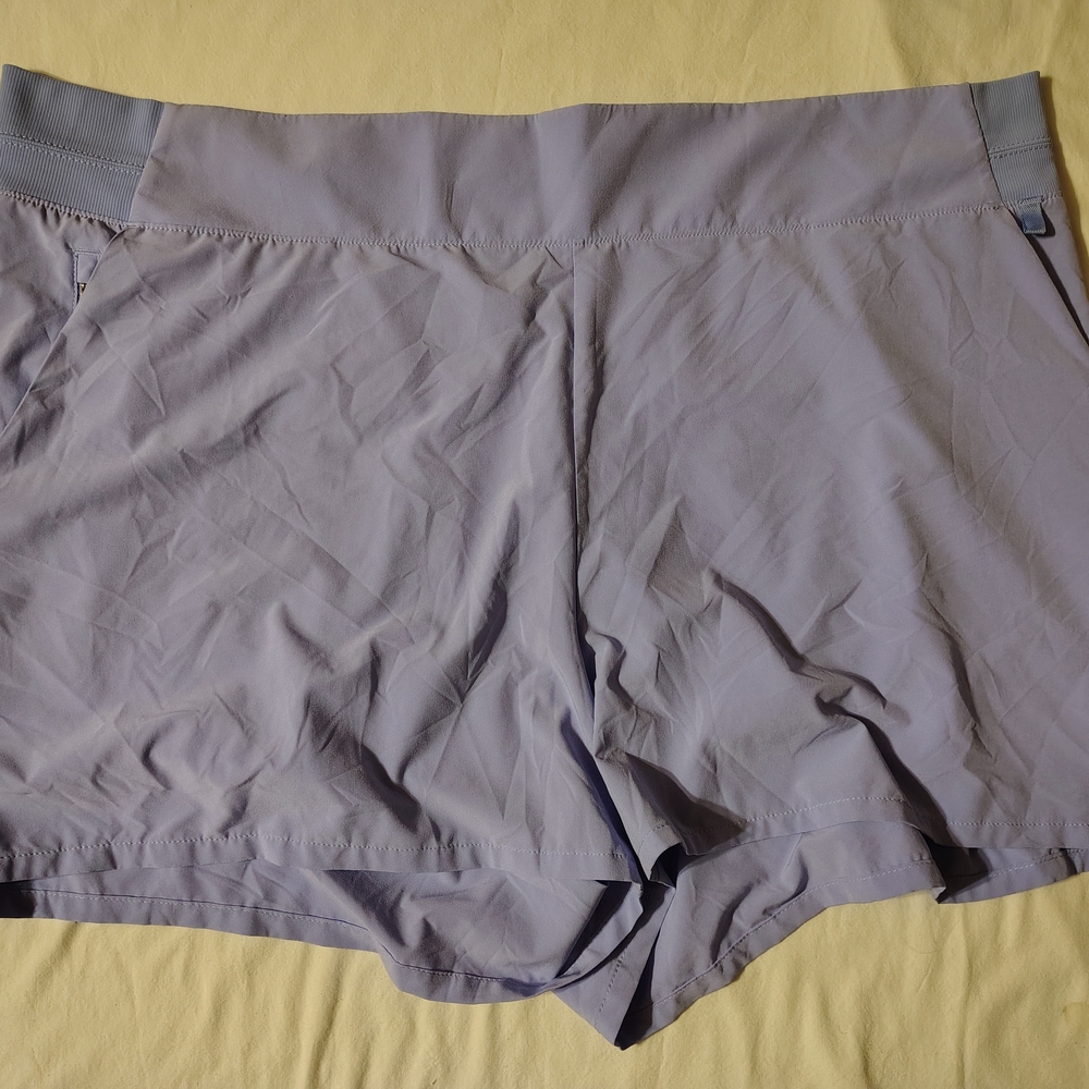 Athleta Mid-Rise Brooklyn Shorts Size 26